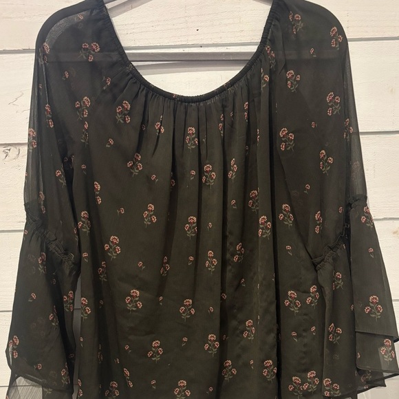 White House Black Market
Bell Sleeve Olive Green Floral Sheer
Blouse Top -Medium - Picture 2 of 9